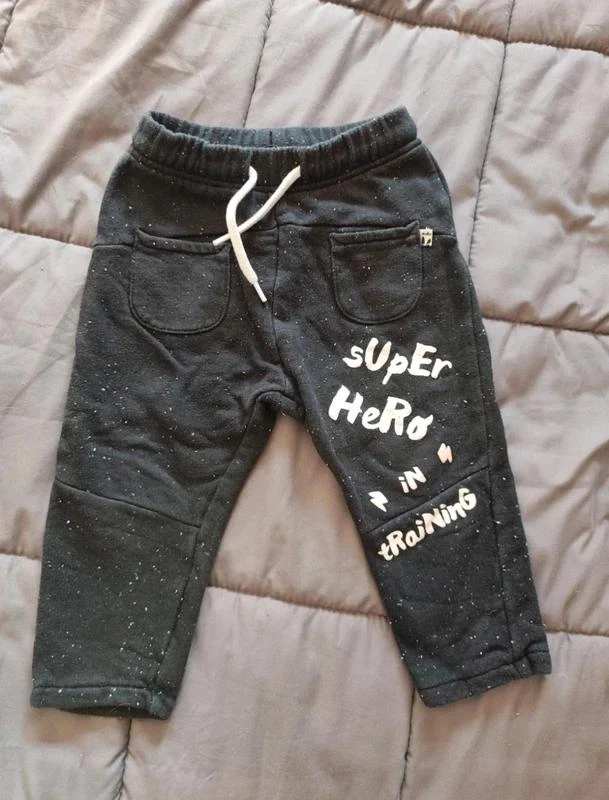 Grijze joggingbroek met chiné patroon 🧵 Maat 24 maanden 🧵 Kiabi – photo 2